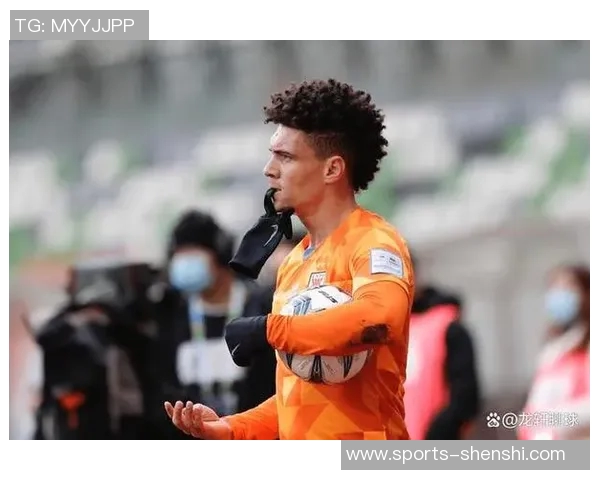 陈蒲边路停球失误摔倒引发球迷不满表现低迷遭热议